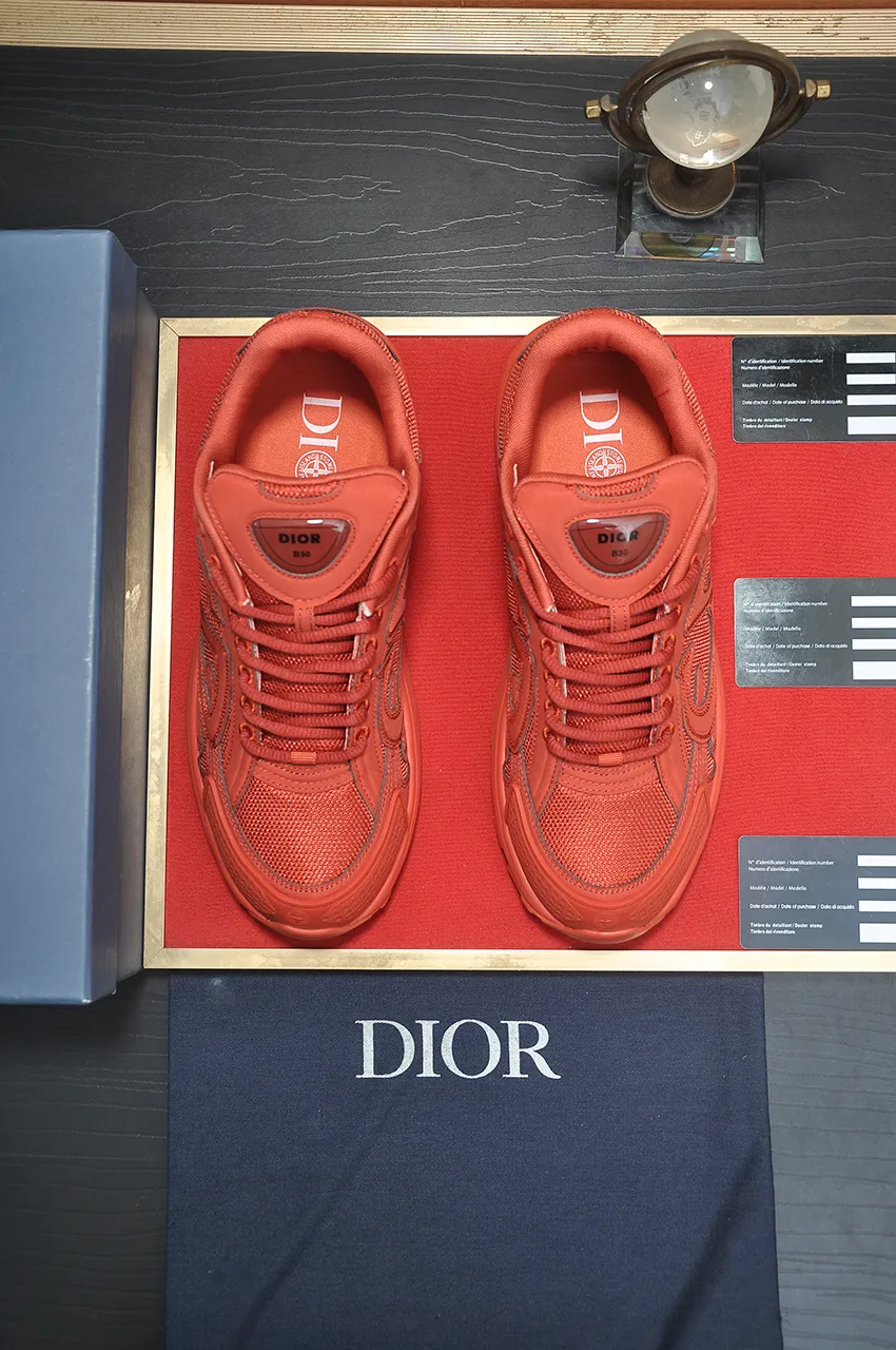 Men's men's shoes 💰: 540💶 (top original order) Brand: Dior (Dior) Standard code: Men's code 38-44 (45 customized) Grade: Same style as the official website Material: Top original cowhide stitched together Original wear-resistant and lightweight outsole Style category: Fashionable casual shoes Distinguished luxury brand elements top luxury Color: Real picture color